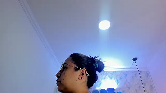 nalalye cruzz  online show from 12-21-25, 02:46