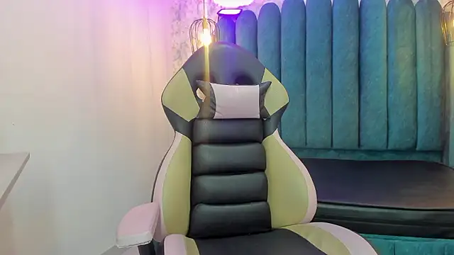 nalalye cruzz  online show from 03-18-26, 02:26