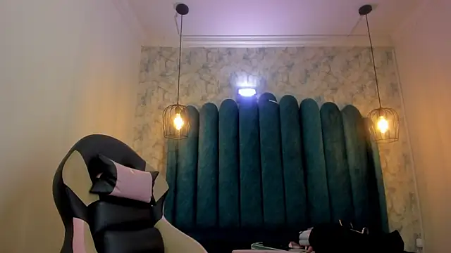 nalalye cruzz  online show from 04-29-26, 03:21
