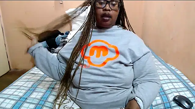 Snapshot of ZOQULUx chatting on 06-26-26, 07:52 ZOQULUx online show from 06-26-26, 07:52