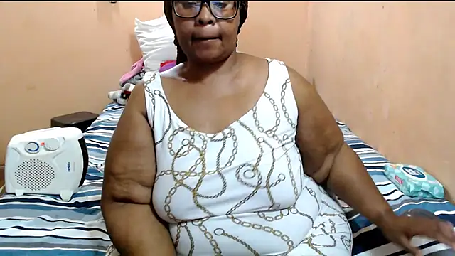 Snapshot of ZOQULUx chatting on 07-04-26, 09:52 ZOQULUx online show from 07-04-26, 09:52