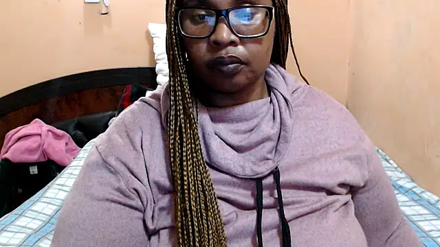 Snapshot of ZOQULUx chatting on 06-15-26, 07:02 ZOQULUx online show from 06-15-26, 07:02