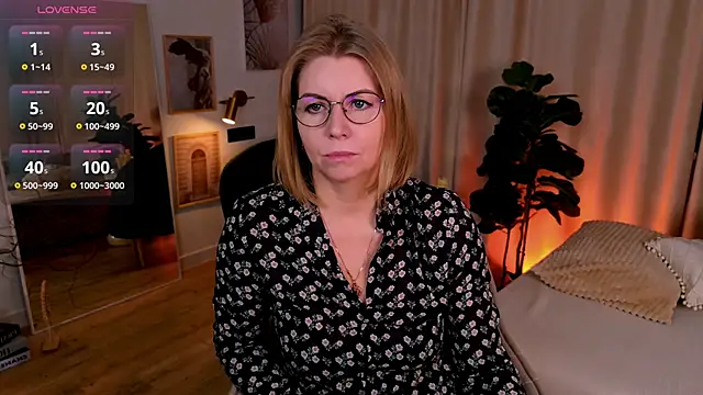 Annie Light online show from 05-28-26, 06:43