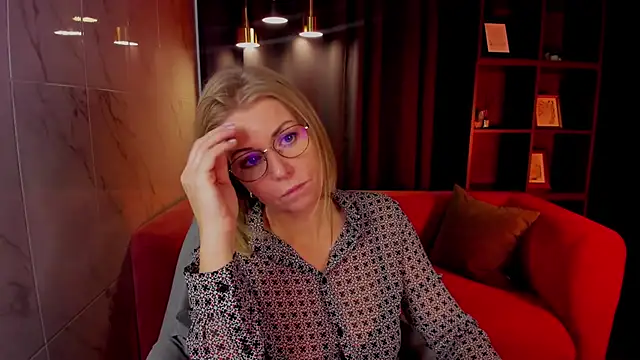 Annie Light online show from 10-10-25, 05:41