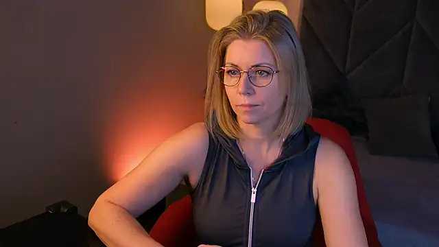 Annie Light online show from 11-28-25, 01:55