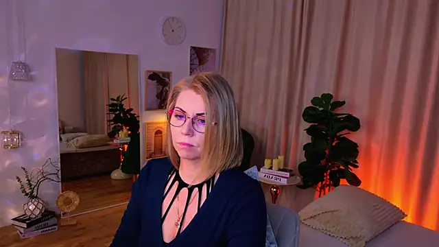 Annie Light online show from 05-06-26, 06:39