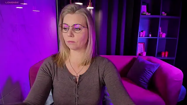 Annie Light online show from 03-03-25, 05:47