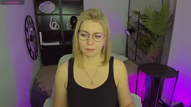 Annie Light online show from 03-21-25, 11:44