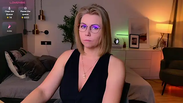 Annie Light online show from 04-20-26, 07:22