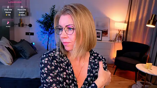 Annie Light online show from 05-21-26, 06:55
