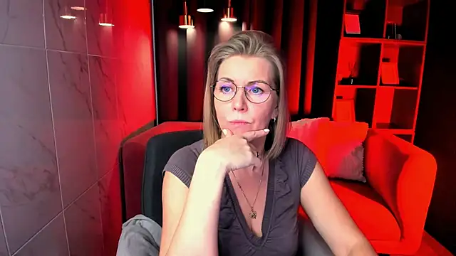 Snapshot of Annie_Light chatting on 02-06-26, 06:20 Annie Light online show from 02-06-26, 06:20