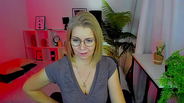 Snapshot of Annie_Light chatting on 01-16-26, 05:55 Annie Light online show from 01-16-26, 05:55