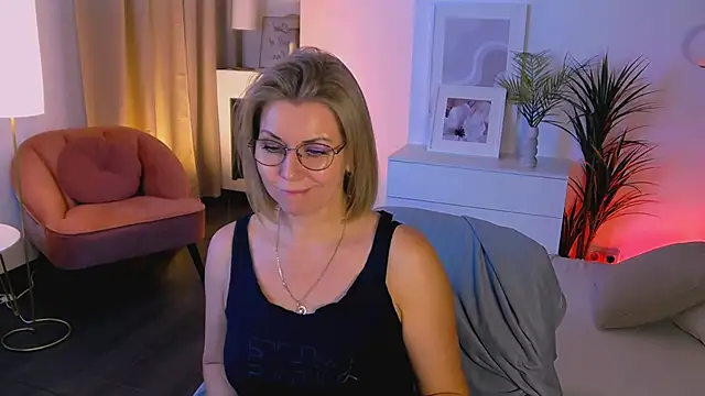 Annie Light online show from 10-06-25, 05:52