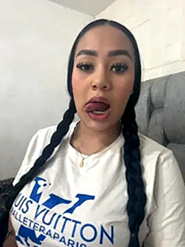 Luisa Fernandaa online show from 10-24-25, 12:09