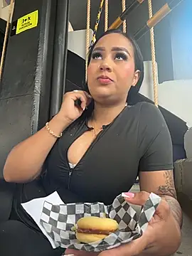 Luisa Fernandaa online show from 03-12-26, 06:56