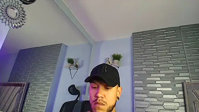 Snapshot of ARON_TAYLER01 chatting on 02-14-26, 10:37 ARON TAYLER01 online show from 02-14-26, 10:37