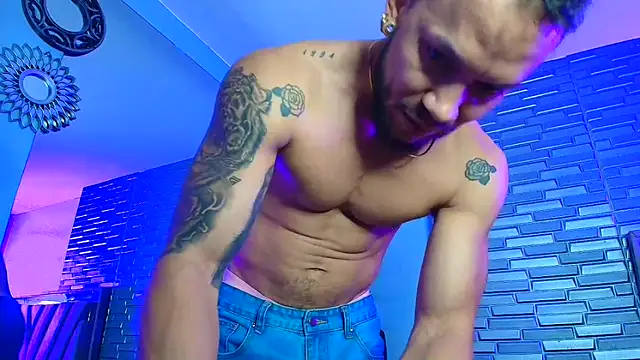 Snapshot of ARON_TAYLER01 chatting on 02-28-26, 10:15 ARON TAYLER01 online show from 02-28-26, 10:15