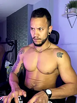 ARON TAYLER01 online show from 10-08-25, 10:28