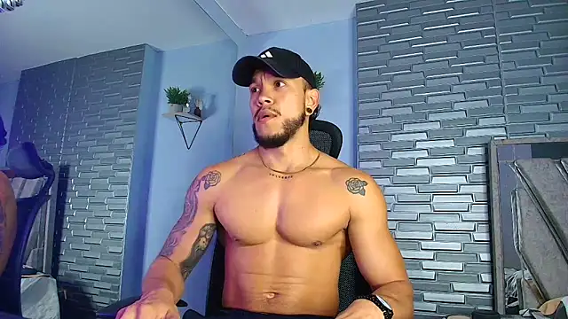 Snapshot of ARON_TAYLER01 chatting on 02-05-26, 10:22 ARON TAYLER01 online show from 02-05-26, 10:22