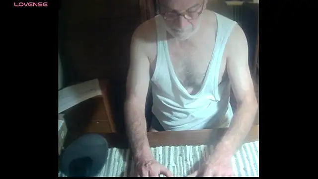 Snapshot of terrybare chatting on 03-12-25, 06:32 terrybare online show from 03-12-25, 06:32