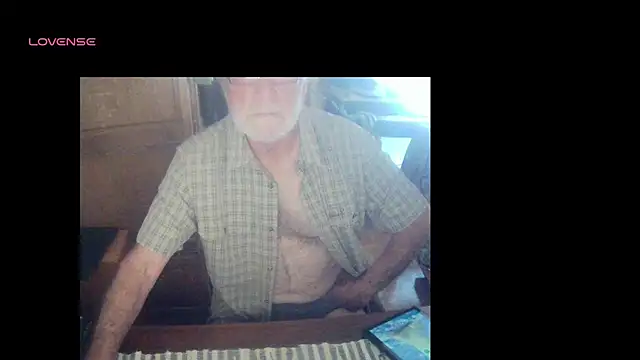 Snapshot of terrybare chatting on 09-21-25, 08:52 terrybare online show from 09-21-25, 08:52