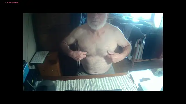 Snapshot of terrybare chatting on 10-18-25, 01:24 terrybare online show from 10-18-25, 01:24