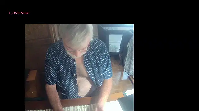 Snapshot of terrybare chatting on 10-03-25, 02:40 terrybare online show from 10-03-25, 02:40