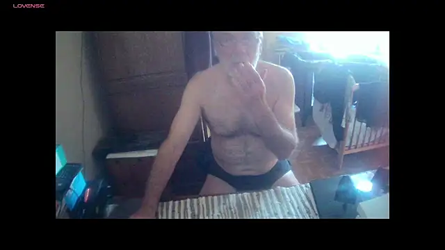 Snapshot of terrybare chatting on 10-30-25, 02:36 terrybare online show from 10-30-25, 02:36