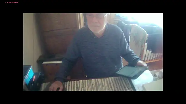 Snapshot of terrybare chatting on 10-26-25, 02:39 terrybare online show from 10-26-25, 02:39