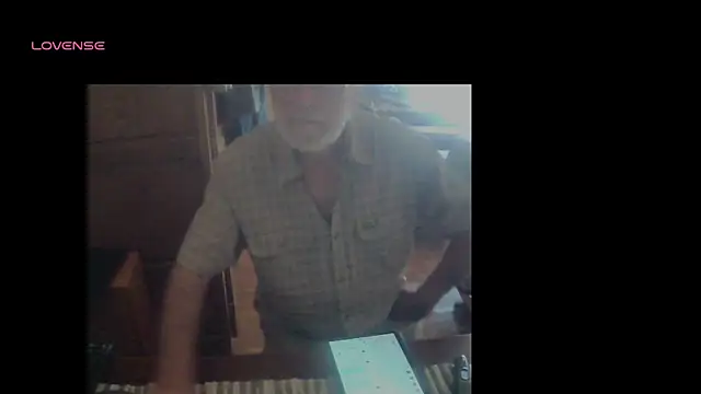 Snapshot of terrybare chatting on 09-20-25, 01:16 terrybare online show from 09-20-25, 01:16