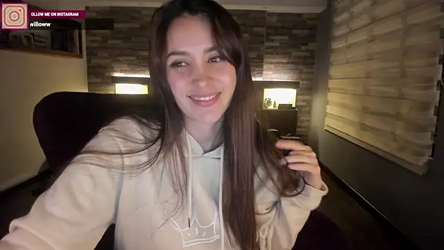 Snapshot of alicewilloww chatting on 03-05-25, 02:14 alicewilloww online show from 03-05-25, 02:14