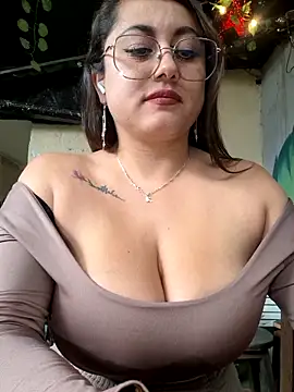 Snapshot of Oryk___ chatting on 06-18-26, 08:25 Oryk online show from 06-18-26, 08:25