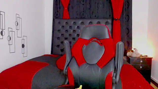 misslombana online show from 11-29-25, 06:02