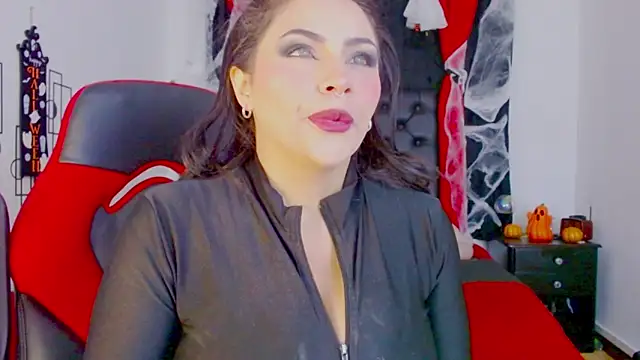 misslombana online show from 10-25-25, 05:39