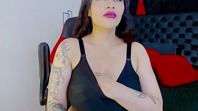 misslombana online show from 11-18-25, 07:22