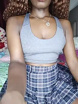 NicRaisaa online show from 06-12-26, 04:43