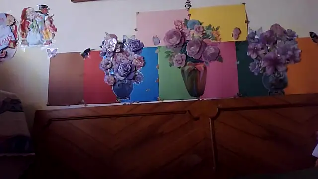 Snapshot of EllyseJenner chatting on 05-15-26, 04:27 EllyseJenner online show from 05-15-26, 04:27