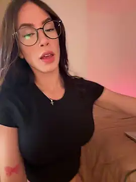 Snapshot of Im_Valentina chatting on 05-21-26, 11:24 Im Valentina online show from 05-21-26, 11:24