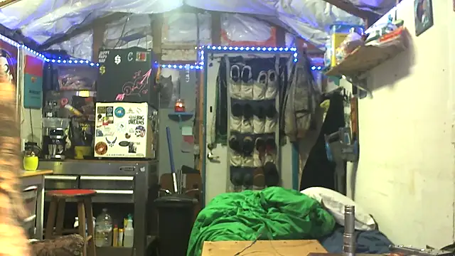 CloudDadddyyy420 online show from 09-18-25, 04:15