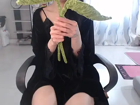 TinyGirls online show from 01-12-26, 05:58