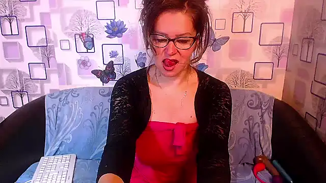 Snapshot of milfsexy chatting on 10-20-25, 08:48 milfsexy online show from 10-20-25, 08:48