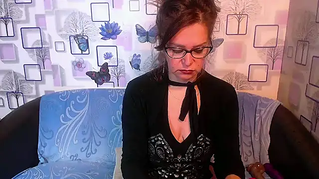 Snapshot of milfsexy chatting on 10-15-25, 10:23 milfsexy online show from 10-15-25, 10:23