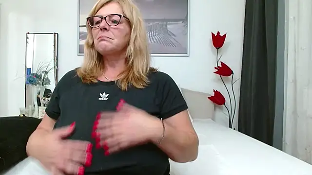 YulliaMilf online show from 11-07-25, 03:16