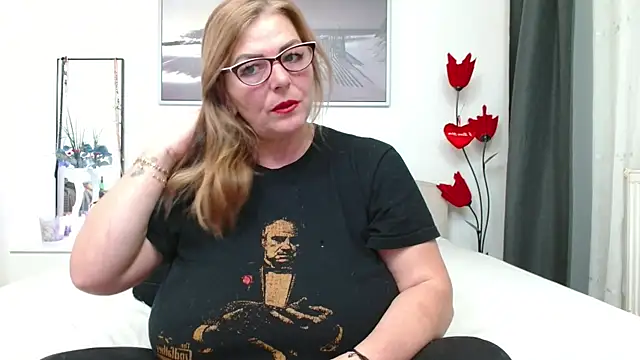 YulliaMilf online show from 01-14-26, 07:28