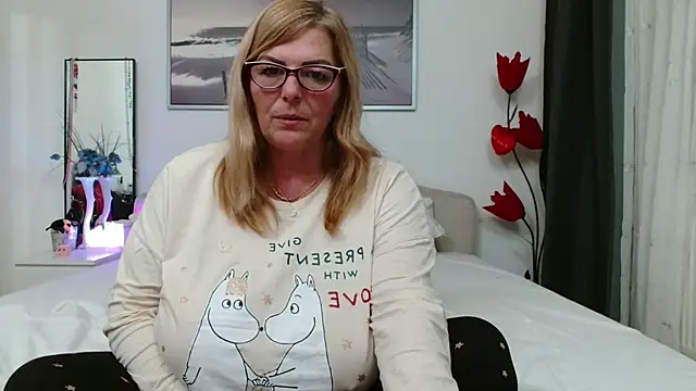 YulliaMilf online show from 02-01-26, 06:06