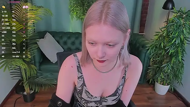 Snapshot of _Rude_Girl_ chatting on 01-28-25, 06:28 Rude Girl online show from 01-28-25, 06:28