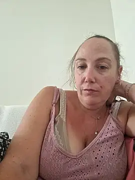 Wisie Cutie online show from 09-08-25, 03:11