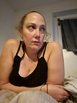 Wisie Cutie online show from 11-19-25, 11:16