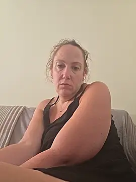 Wisie Cutie online show from 05-21-26, 03:42