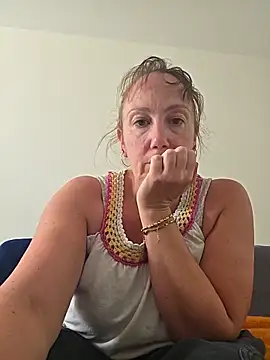Wisie Cutie online show from 06-04-26, 03:38
